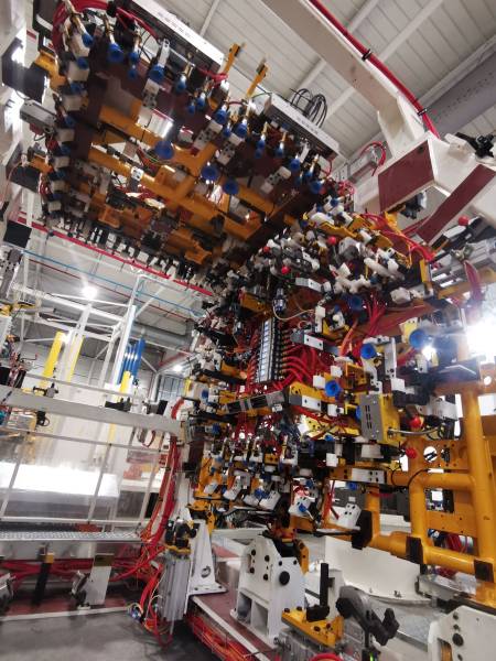 Glue polymerization by infrared radiation