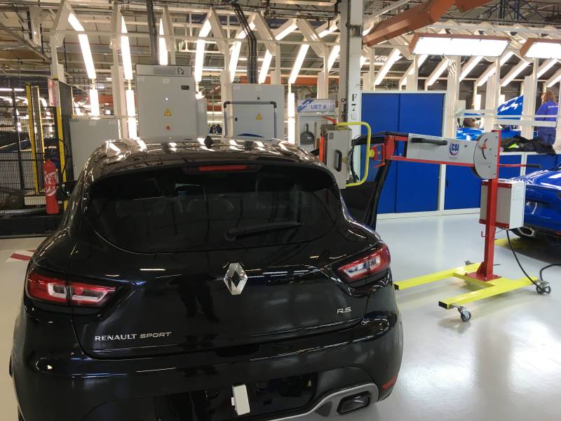 Infrared repair mobile paint curing in RENAULT