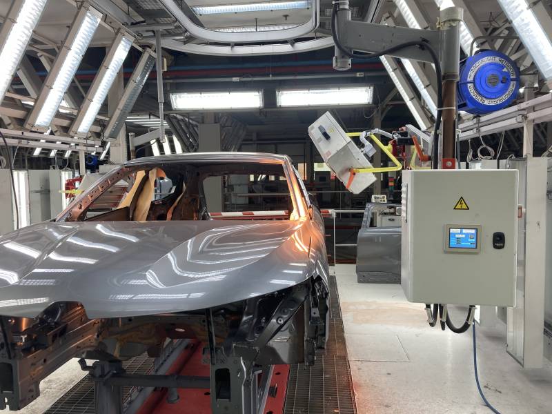 Infrared touch-up module in RENAULT paint booth Italia