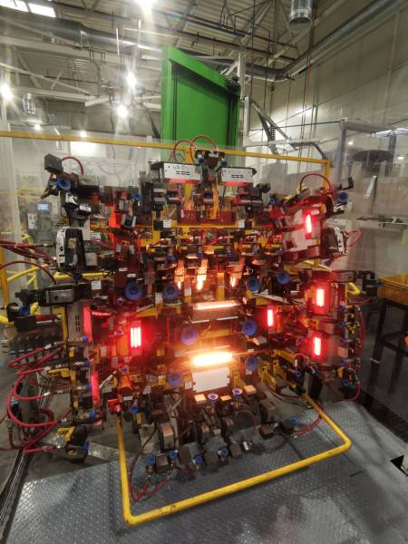 Vehicle parts glue reticulation